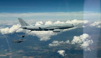 FOTO: Historický moment pre pýchu nášho letectva. Stíhačky F-16 prvýkrát tankovali za letu nad územím Slovenska