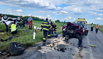 Smrť v ostrej zákrute. Pri Chotíne po čelnej zrážke zahynuli dvaja ľudia