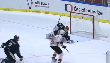 VIDEO: Zlyhali útočník aj brankár. Videli v Brne najkurióznejší gól roka?