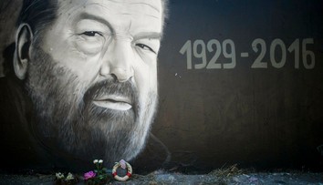 Verejnosť sa v Ríme rozlúčila so zosnulým hercom Budom Spencerom