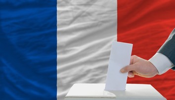 Vo Francúzsku budú s napätím sledovať aj volebný súboj Hittlera so Zielenským