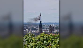 VIDEO: Horela jedna z najkrajších francúzskych katedrál. Požiar vypukol počas renovácie
