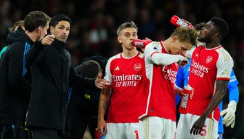 Veria mu, že konečne získa titul. Špekulovalo sa, že tréner Arsenalu skončí, teraz predĺžil kontrakt