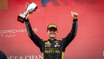 Veľká vec u našich susedov: Roman Staněk senzačne ovládol preteky F2