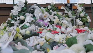 Navštívili sme Spišskú Starú Ves pol roka po tragédii: Hroby sú stále obsypané kvetmi, hľadá sa nový riaditeľ školy