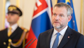 Prezident chce ísť na Ukrajinu len s pozitívnym odkazom. Formálnu návštevu odmieta