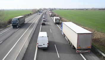 Tvrdšie pravidlá, prísnejšie kontroly pre seniorov aj elektronický vodičák. Šoférov čakajú revolučné zmeny