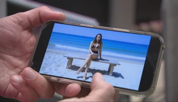 Nahé snímky bez súhlasu. Umelá inteligencia „vyzlieka“ ľudí na internete