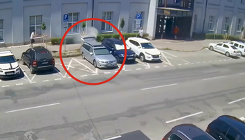 VIDEO: Dramatický zásah v Nitre. Z auta stúpal dym, horela lítiová batéria
