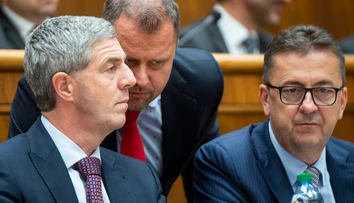 Most-Híd vraj podporí odvolanie Glváča, podľa Čaputovej by mal odísť sám