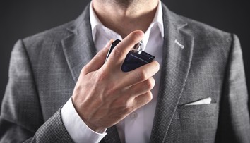 Toaletná voda svetoznámeho módneho návrhára má veľký problém. Môže znížiť plodnosť a podráždiť pokožku