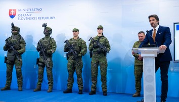 Ministerstvo obrany predstavil nové uniformy aj výzbroj vojakov