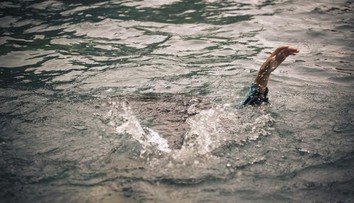 Plávanie po jedle sa jej stalo osudným. Lucy (†15) zomrela po tom, ako ju stiahlo more