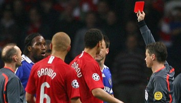 Vylúčil Drogbu a Moskva tlieskala. Ferguson ma čakal v tuneli, vraví Slovák, ktorý pískal finále Ligy majstrov