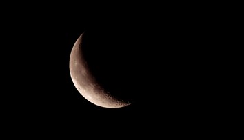 Úplné zatmenie Krvavého mesiaca a Kukuričný spln čakajú Slovensko cez víkend. Obloha sľubuje fascinujúce divadlo