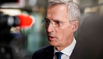 Vojna sa môže skončiť, ak Ukrajina prenechá Rusku okupované územia, pripustil Stoltenberg a podporil Zelenského