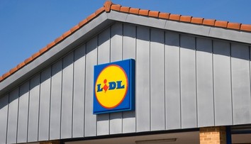 VIDEO: Bitka v predajni Lidl kvôli lacným slnečníkom. Konflikt medzi zákazníkmi si vyžiadal zásah polície