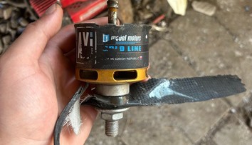 Ukrajinský vojak viní Česko za zabíjanie svojich kolegov. V ruskom drone našiel motor firmy našich susedov