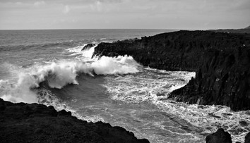 Naposledy tam zahynuli dvaja Slováci. Na vyhľadávanom ostrove opäť zabíjali veľké vlny