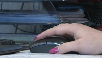 Jeden klik a prídete o všetko: Slovákom chodia falošné faktúry za elektrinu