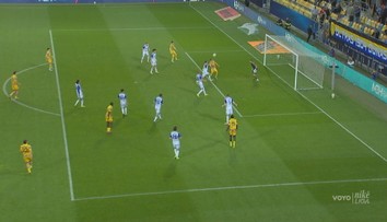 VIDEO: Krásna hlavička aj nešťastný vlastenec. Dunajskú Stredu potiahla za tromi bodmi zimná posila