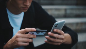 Špeciálny obal alebo alobal. Odborníci radia, ako si chrániť platobné karty pred podvodníkmi