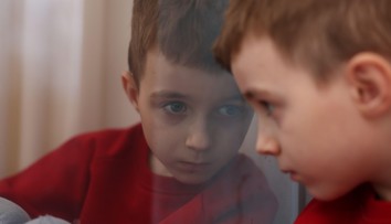 Pol hodiny v aute plakala. Príbeh mamy autistu zo Žiliny rozdelil Slovákov