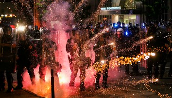 Nepokoje v USA sa vyostrujú: V St. Louis postrelili štyroch policajtov