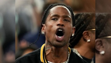 Travis Scott sa pobil v parížskom hoteli. Zadržala ho francúzska polícia