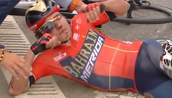 Škaredá kolízia na Valónskom šípe: Najhoršie dopadol Pozzovivo, Kreuziger ukázal zranenie