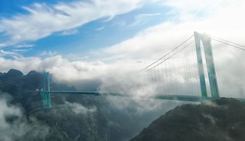 FOTO+VIDEO: Zázrak stavebného inžinierstva. Najvyšší most sveta otvorili pre dopravu