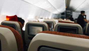 Cestujete so slúchadlami? Nový zákaz niektorých aerolínií vás môže zaskočiť