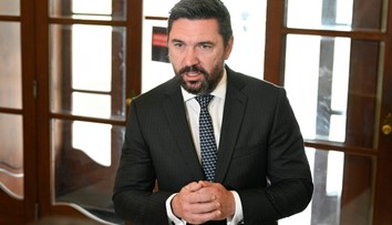 Odvolávanie Richarda Takáča sa odkladá, poslanci neboli uznášaniaschopní