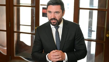Odvolávanie ministra Takáča sa odkladá. Poslanci neotvorili schôdzu ani na štvrtý pokus