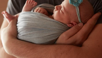 Dve sestry porodili dcéry len 86 minút po sebe. Tým sa však neuveriteľné náhody v rodine neskončili