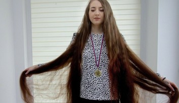 Najdlhšie vlasy Slovenska má mladé dievča z Prievidze. Zapísali ju do knihy rekordov