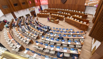 Exkluzívny prieskum: Koľko percent ľudí si želá predčasné voľby?