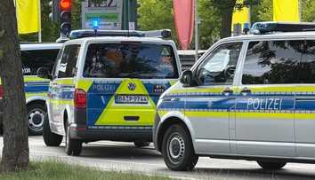 Možná rukojemnícka dráma v nemeckej banke. Muž s nožom zabil zamestnanca