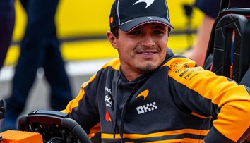 Majster sveta F1 čelí nenávisti na internete. Na stranu Norrisa sa postavil konkurenčný tím: Nemožno to tolerovať