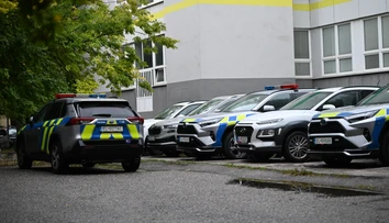 FOTO: Muž uveril falošným bankárom a prišiel o vyše 100-tisíc eur. Polícia pátra po ľuďoch z fotografií