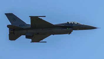Na letisku v Kuchyni pristáli tri nové stíhačky F-16. Slovensko ich má k dispozícii už desať