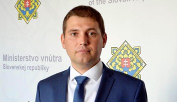 Prokurátor žiada pre obvineného šéfa policajnej inšpekcie Szabóa väzbu