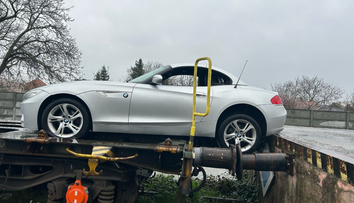 Kuriózne parkovanie v Seredi. Polícia hľadá vodiča, ktorý zaparkoval na nákladnom vozni