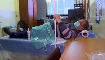 Ladislav na prežitie potrebuje dialýzu. Na rozdiel od iných ju dostáva doma počas spánku