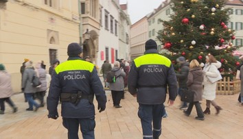 Bezpečnosť na vianočných trhoch v Bratislave: Okrem zábran chráni návštevníkov aj polícia