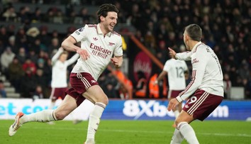 Premier League: Arsenal natiahol víťaznú sériu a upevnil si post lídra. Aston Villa predstihla „Citizens“