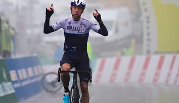 Štvrtú etapu Okolo Romandie vyhral Woods, Sagan o popredné priečky nebojoval