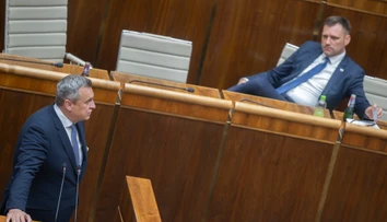 Fico podľa politológa rozohral politickú hru. Načrtol, čo môže nasledovať po odvolaní Tarabu a či koalícia vydrží