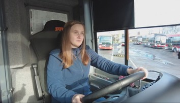 Ovláda 18-metrový kolos. Natália (30) si splnila sen a riadi autobus