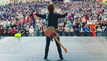 FOTO: Slovenský spevák sa oženil. Mladomanželov bonzla kamarátka